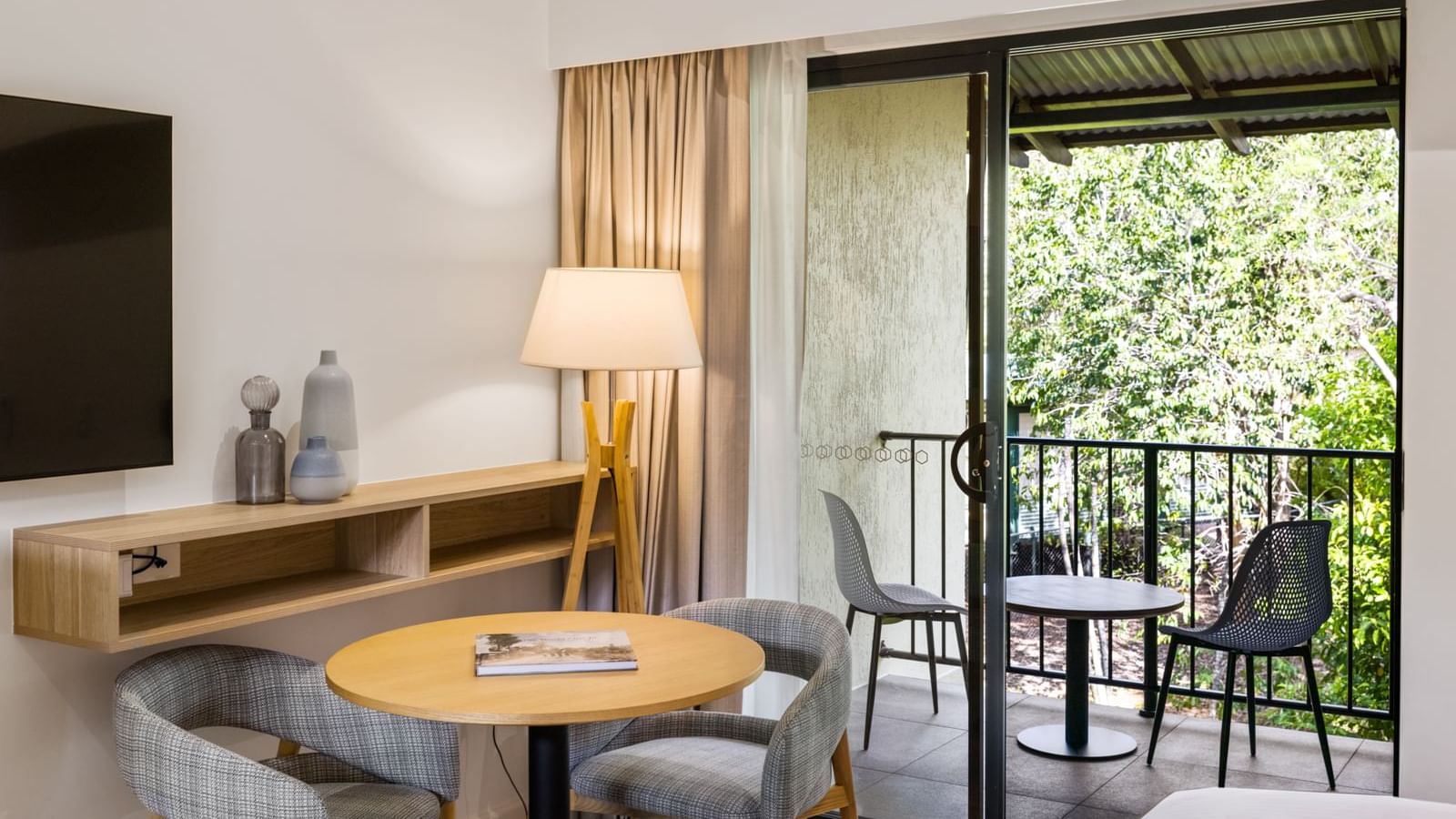 Balcony, living area, Deluxe Queen Room, Novotel Darwin Airport