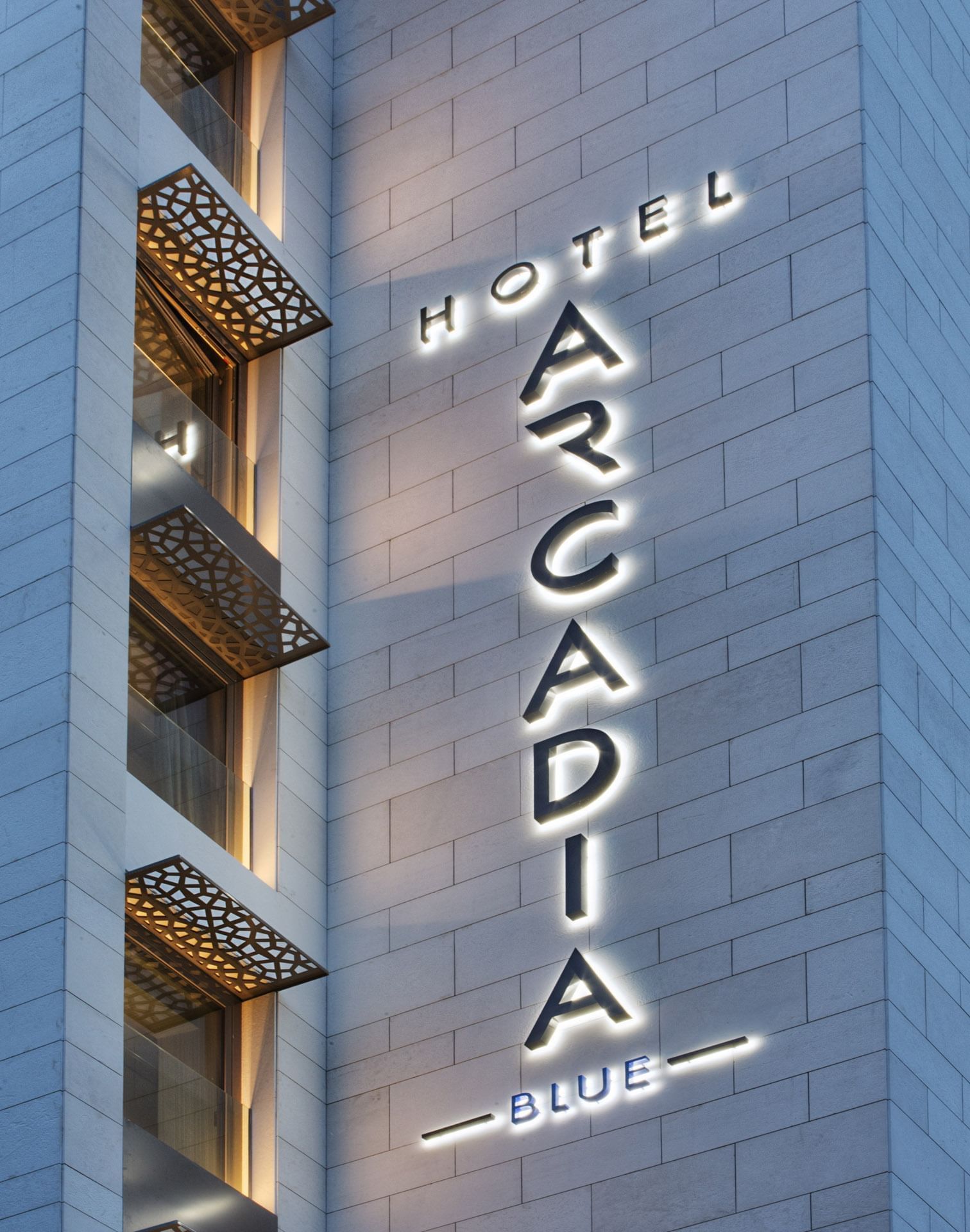 Вывеска отеля. Arcadia Blue Hotel Стамбул. Отель вывеска. Красивые вывески отелей. Hotel вывеска.