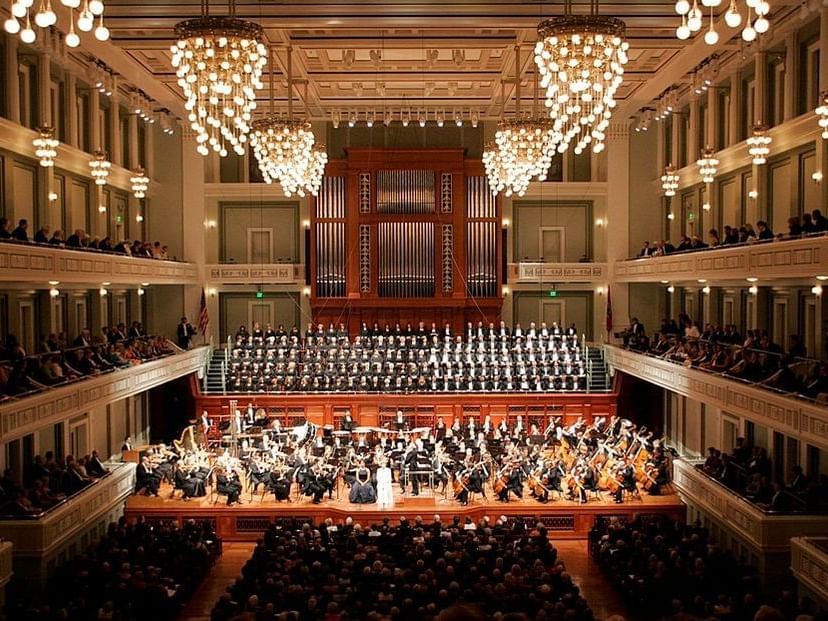 Chandeliers in Schermerhorn Symphony Center near Hayes Street Hotel