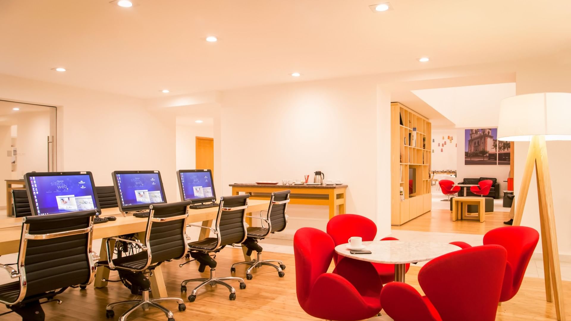Personal Computers on a meeting table at Fiesta Inn Culiacán