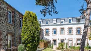 The exterior of Hotel Les Costans in Originals Hotels