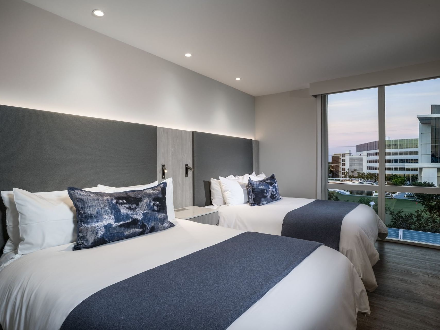 2 Cozy beds & city view in 2 Queen Beds roomat Innovation Hotel