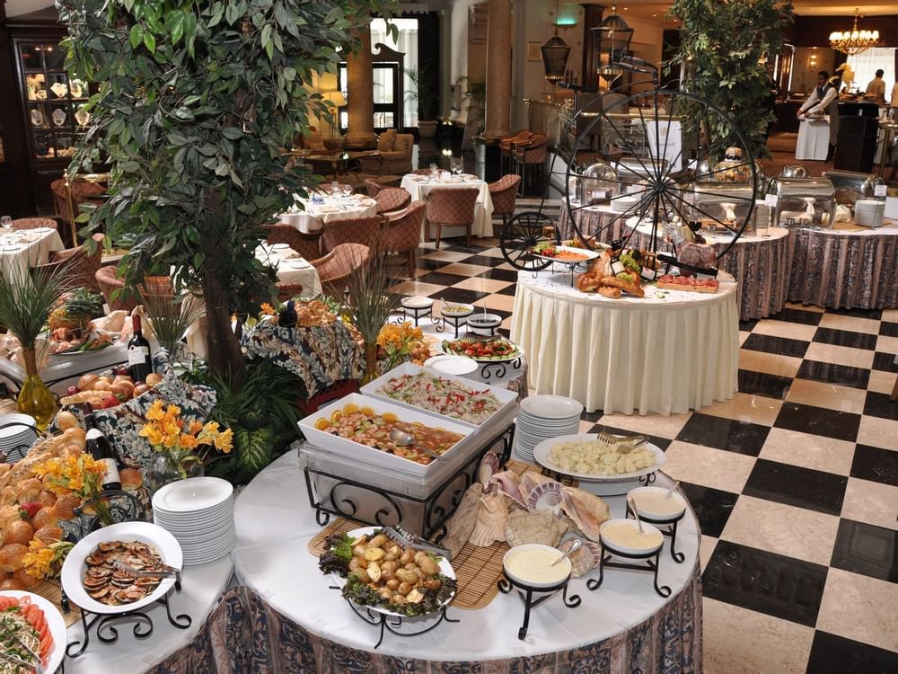 Breakfast buffet in the Barandales restaurant at Gamma Hotels
