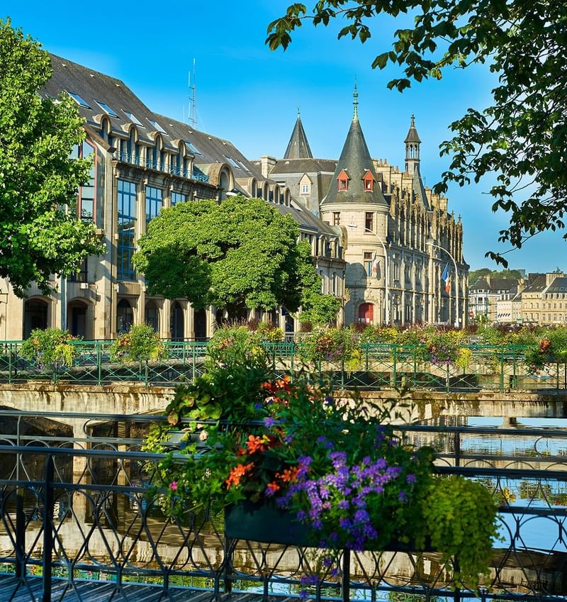 Landscape of a city with a river near Oceania Hotels