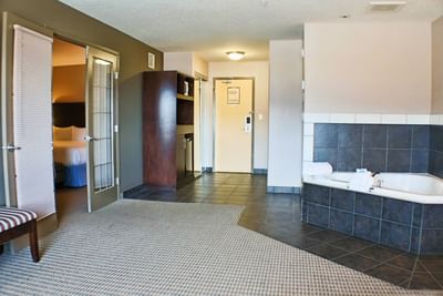 Jacuzzi in suite