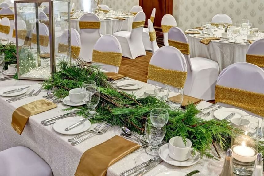 hall for weddings with white & gold theme at Inn of Waterloo 
