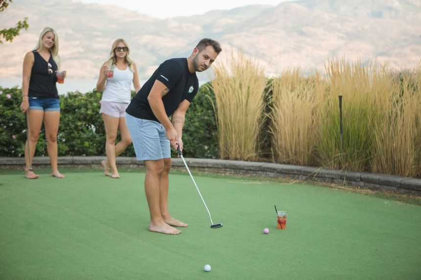 Guests putting on Cove Resort green