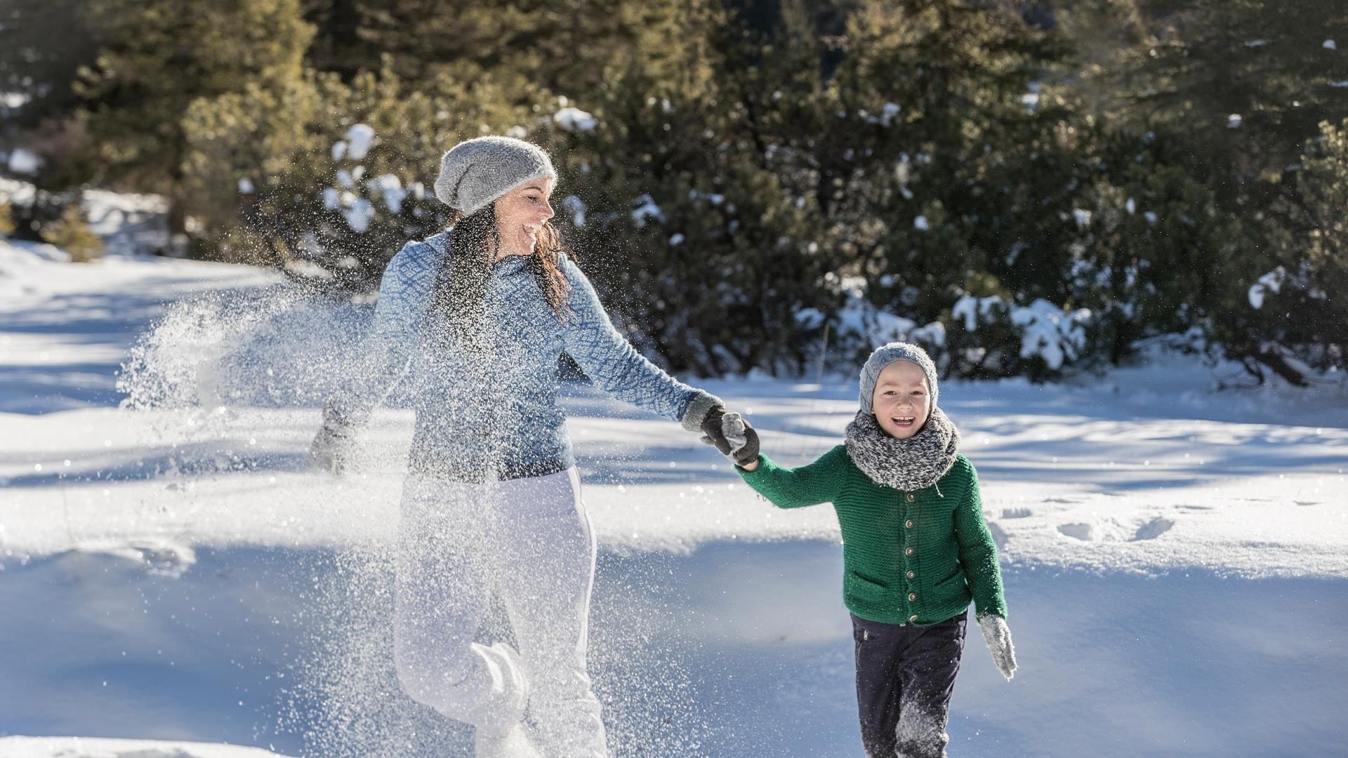 Mother and daughter playing in the snow at Falkensteiner Hotel Schladming