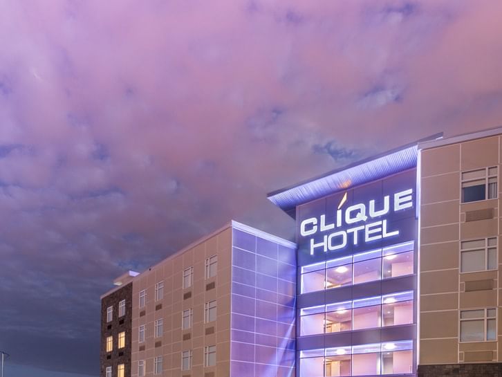 The exterior view of Hotel Clique Calgary Airport