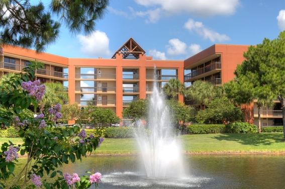 Exterior view of Rosen Inn Lake Buena Vista with a stunning fountain