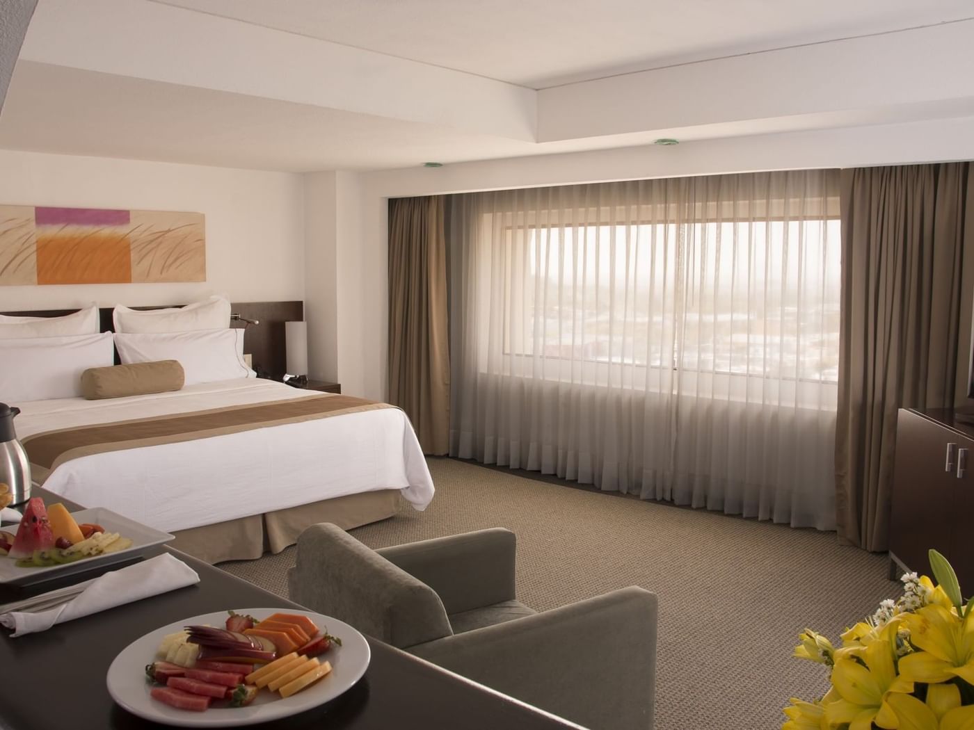 Junior Suite, 1 King with bed and dining table at Fiesta Americana Hermosillo
