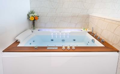 Hot bathtub in a Sauna at Sublimis Boutique Hotel Camogli