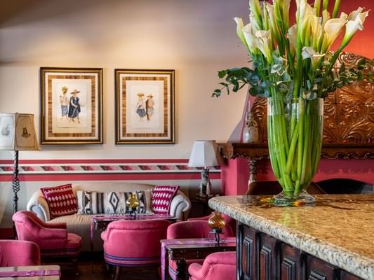 Lounge, cabinet & flower vase in Bar La Cofradia, Hotel Atitlan