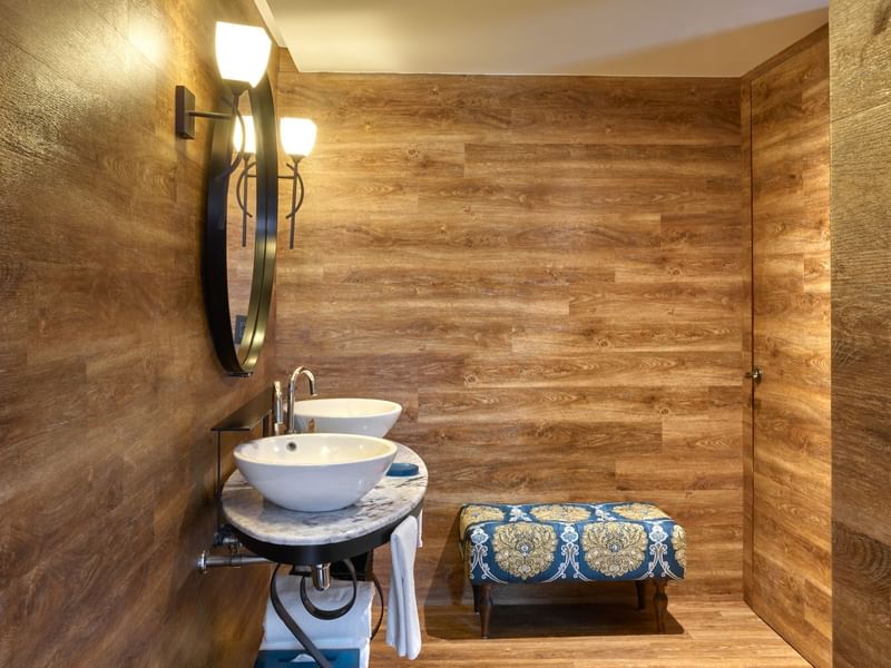Wooden design bathroom vanity Master suite, FA Hotels & Resorts