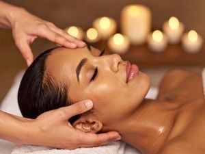 a women enjoys a relaxing massage at the pepperclub hotel at cayenne spa cape town