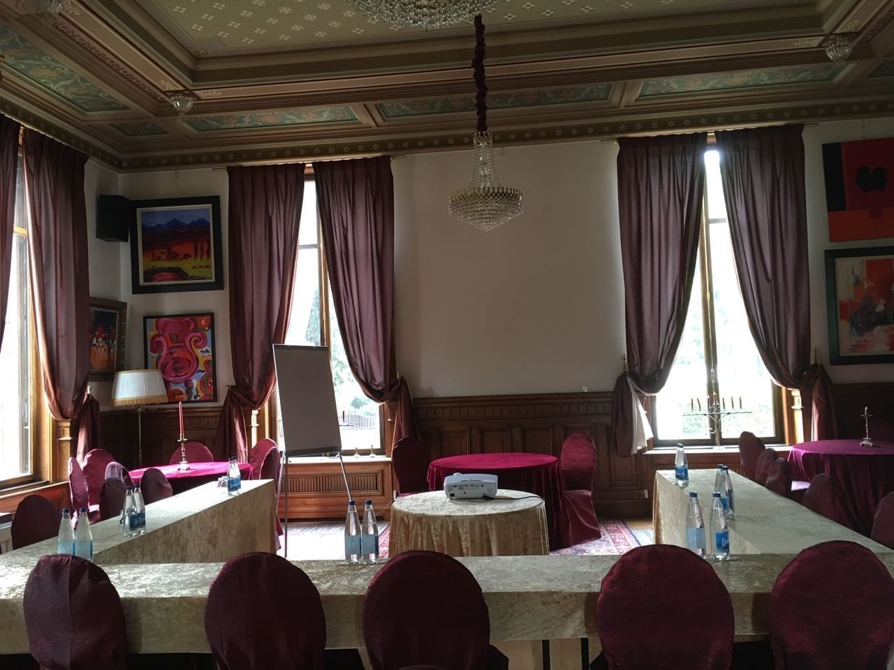 U-shaped table with Projector Setup at Originals Hotels