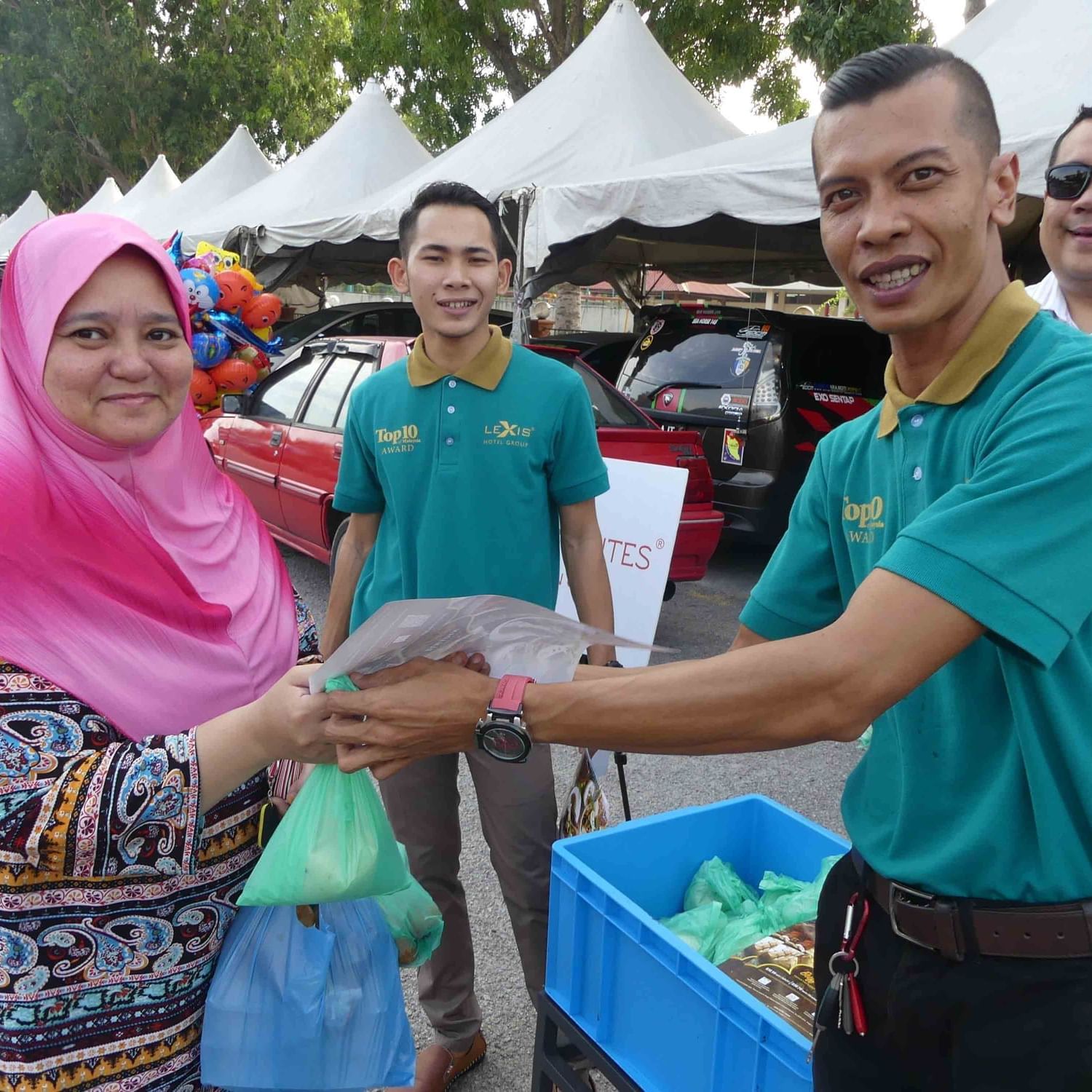 CSR 2018 - Bubur Lambuk Distribution | Lexis Suites® Penang