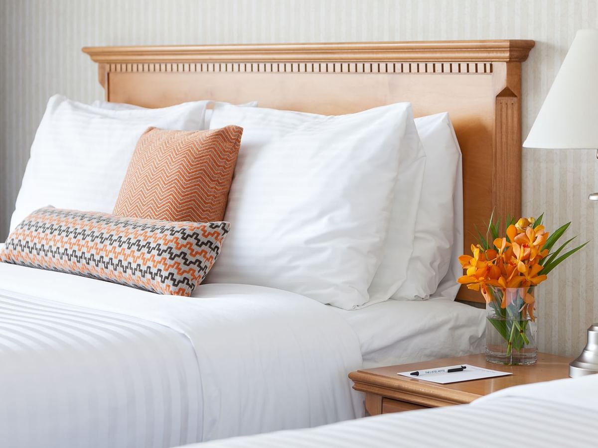 Queen bed in a spacious room