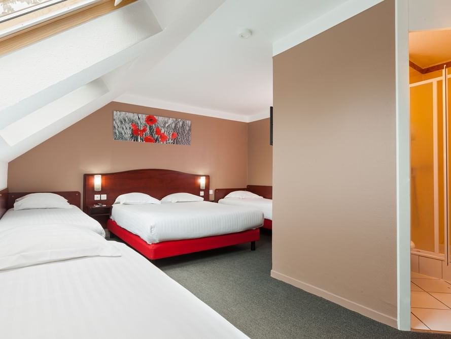 Privilege Room bedroom with 4 beds at The Originals Hotels