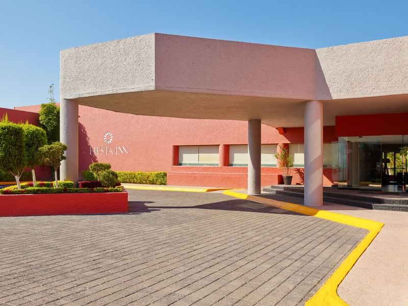 Exterior view of the entrance to Fiesta Inn Aguascalientes