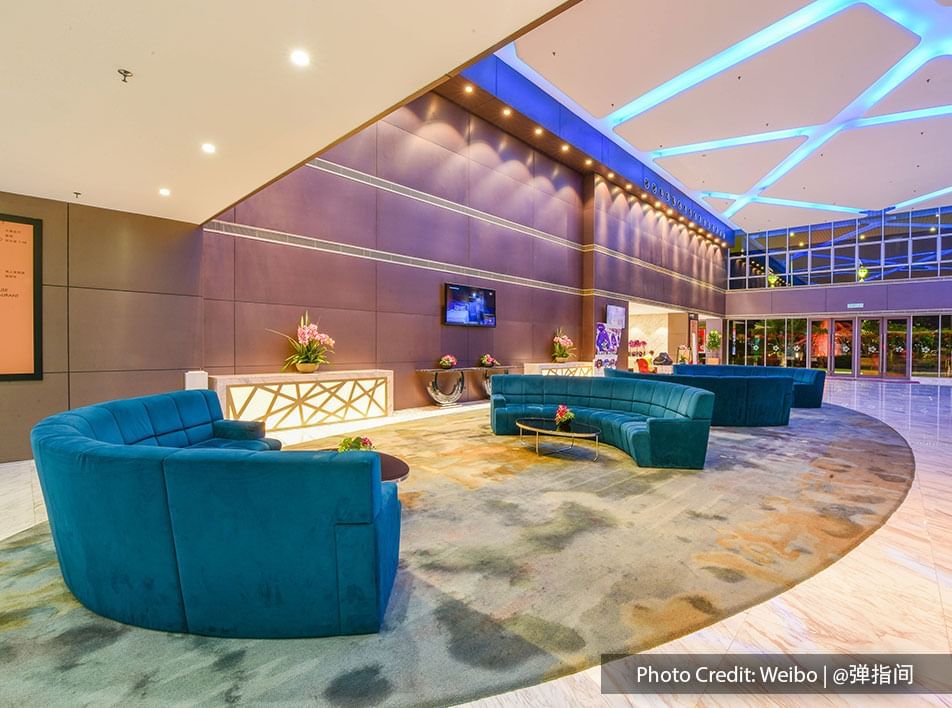 Spacious and comfortable reception area for hotel guest to rest while checking-in and out