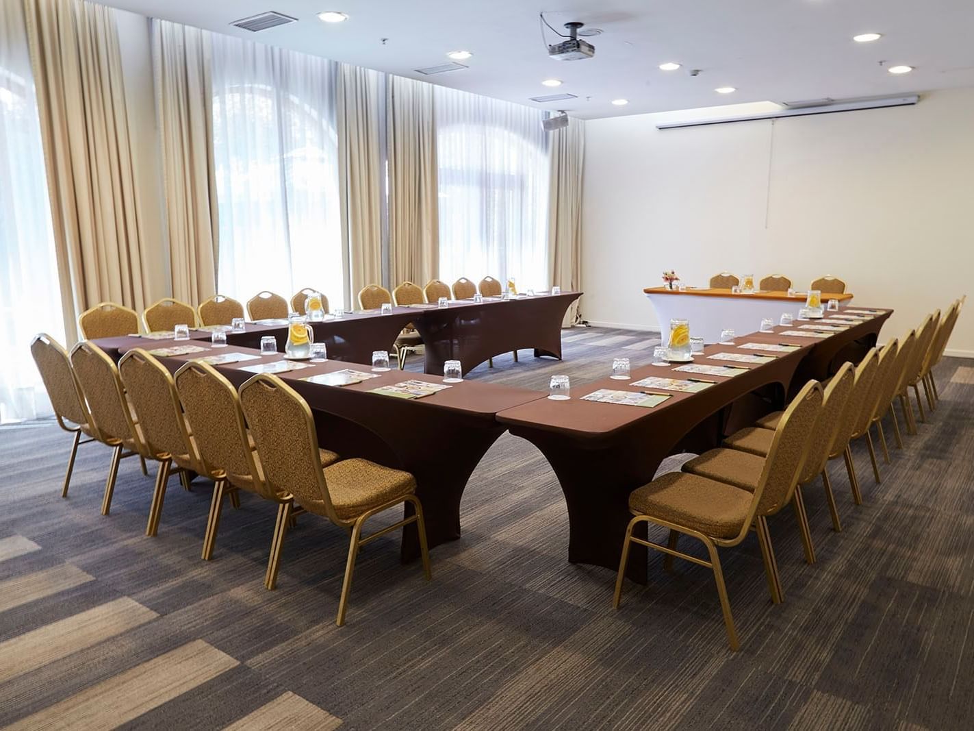 U-shaped table setup in Parma 1 Room at Hotel Torremayor Lyon