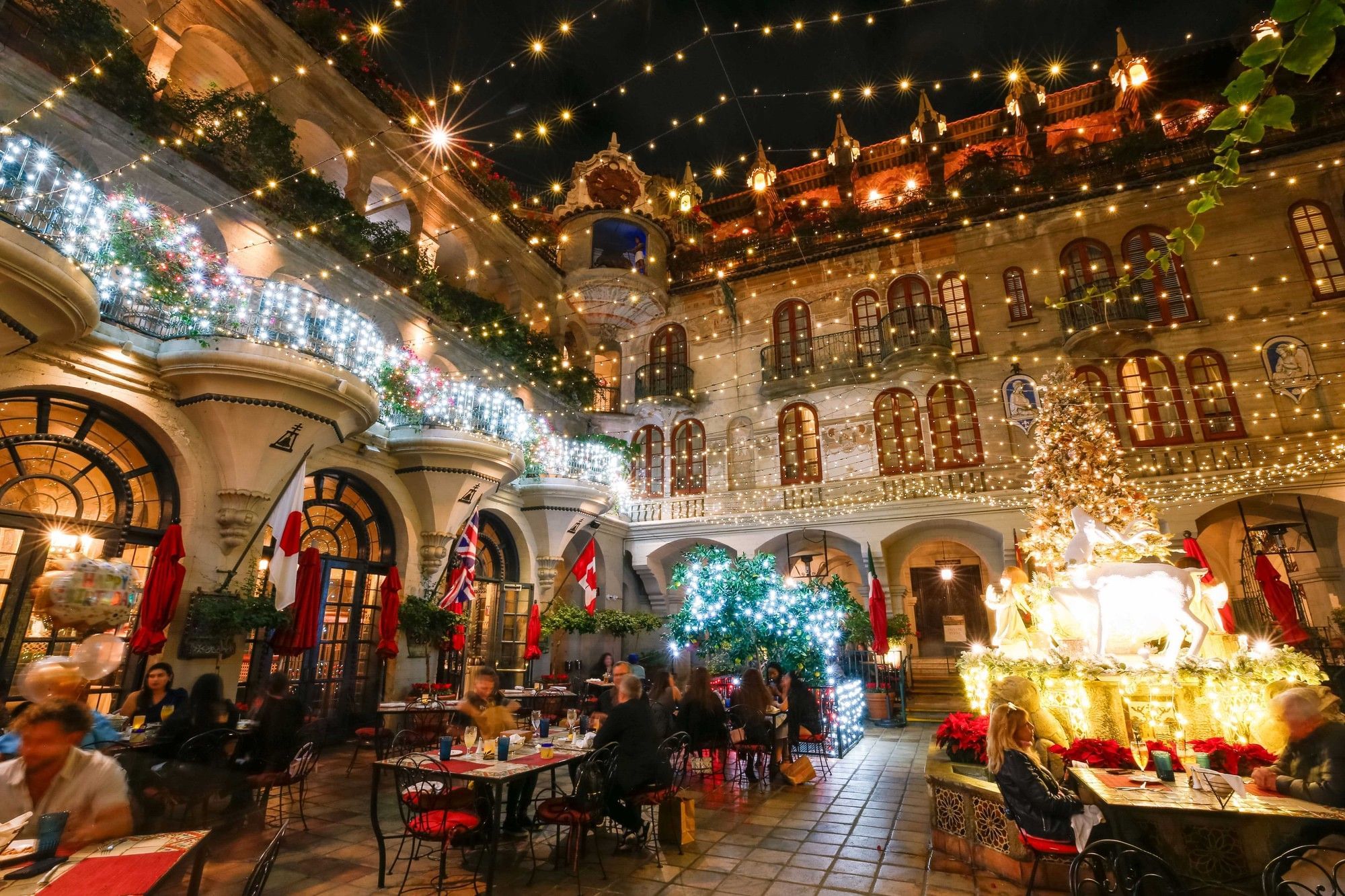 MISSION リポインター Festival of Lights | Christmas at The Mission Inn
