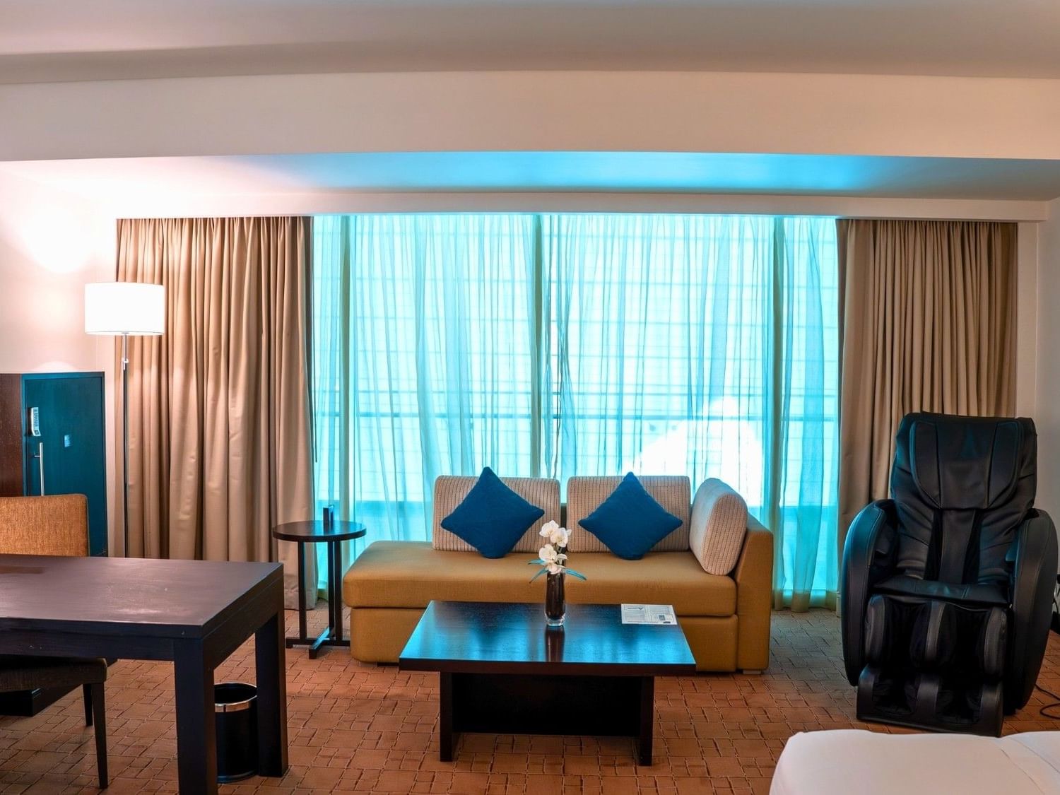 Sitting Area in Superior Deluxe Rooms at Dubai International Hotel