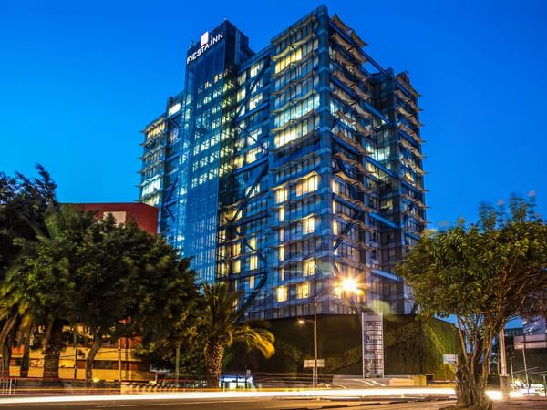 Night view of Fiesta Inn Insurgentes Viaducto