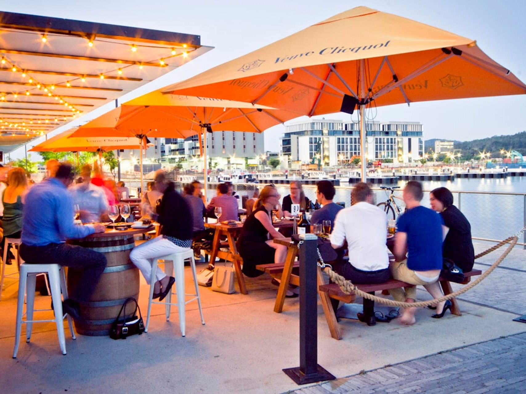 Outdoor dining in the Dock Kingston near Hotel Knightsbridge