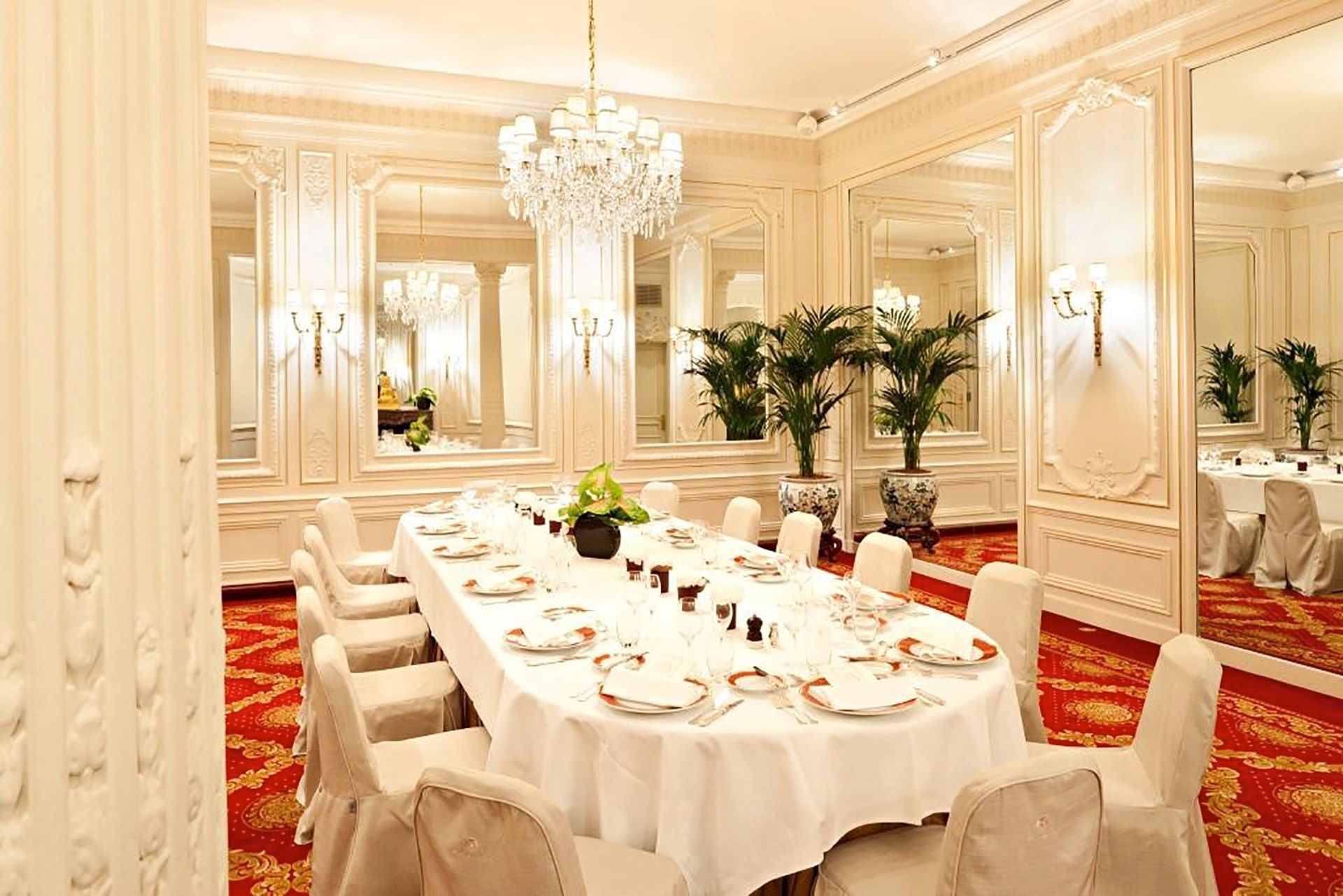 Seminars et Banquets Meeting Room 6 at Warwick Paris