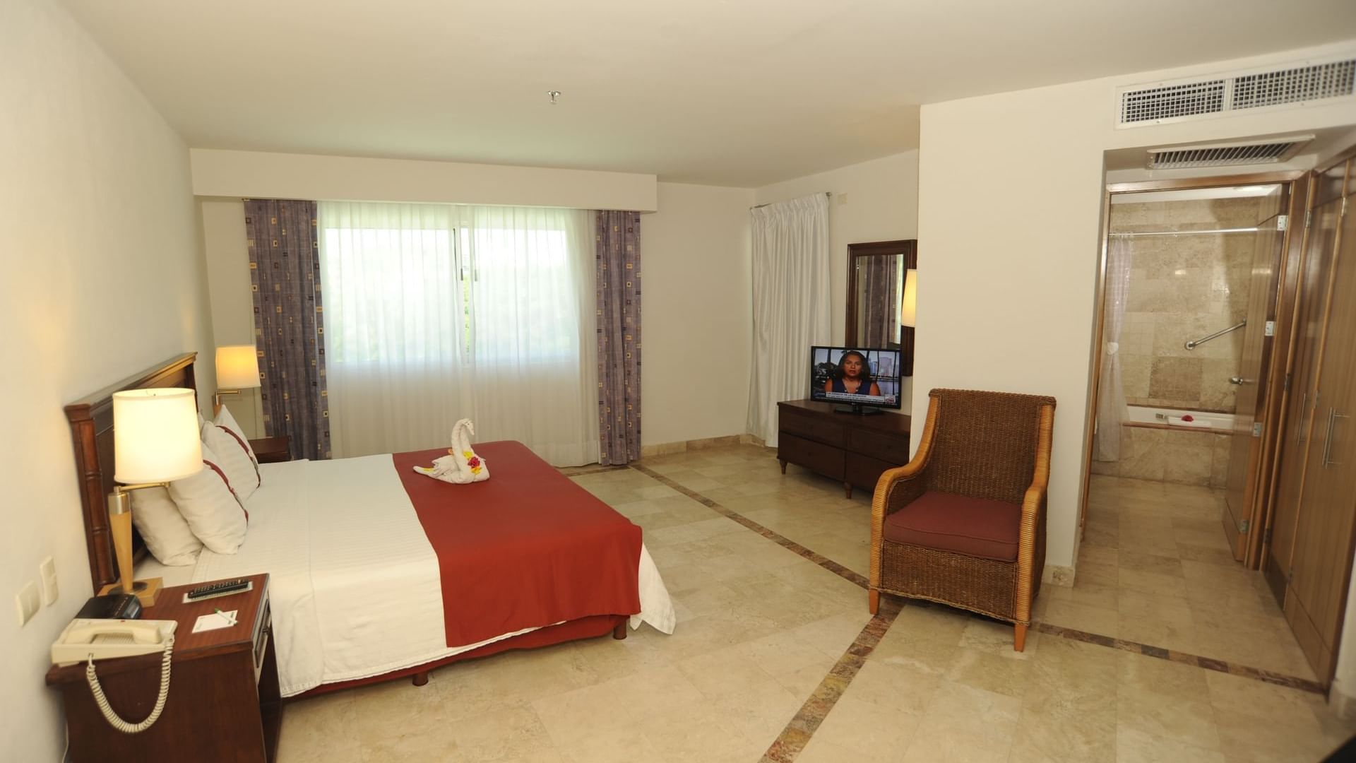 Bedroom arrangement in Junior suite at Gamma Plaza Lxtapa