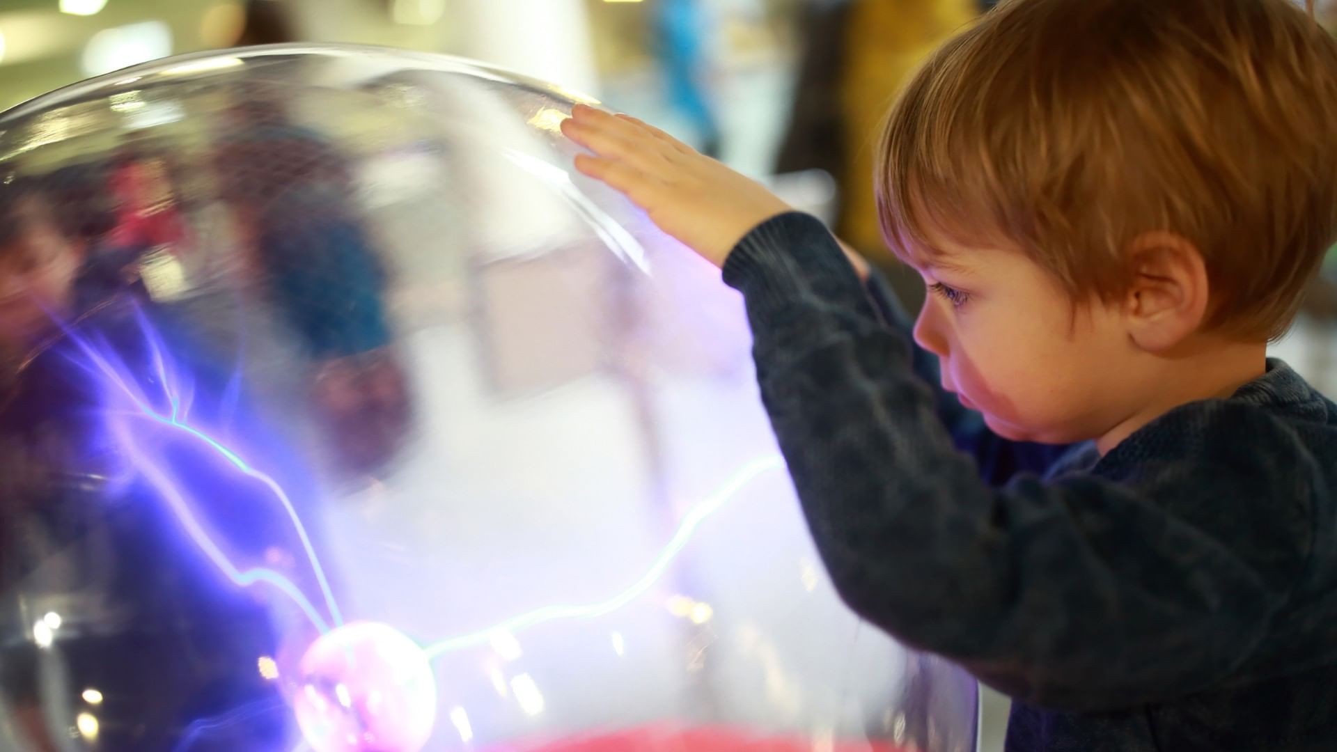 Museo Interactivo de Ciencias y Tecnología featuring boy touching a glowing purple plasma near Quinta Real Aguascalientes