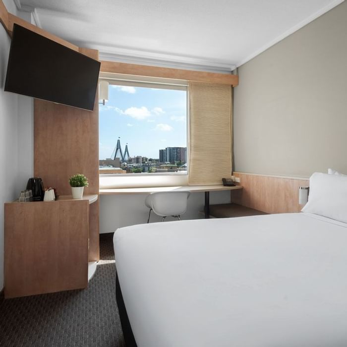 Standard Room, 1 Queen Bed