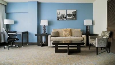 Living room with desk & sofa at Embassy Hotel & Suites Ottawa