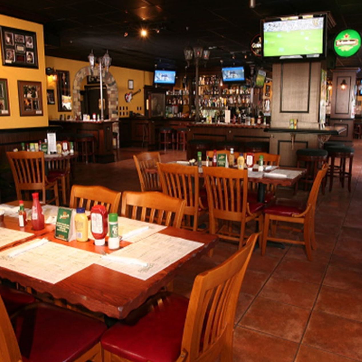 Dining area of Frankie Farell Irish Bar at Lake Buena Vista Resort Village & Spa