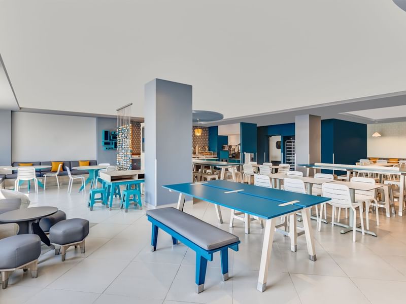 Zona de desayuno dispuesta en un restaurante de One Hotels