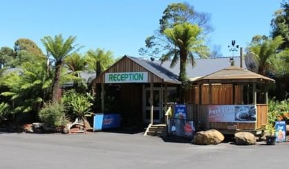 Exterior view of Tullah Lakeside Lodge at Gordon River Cruise