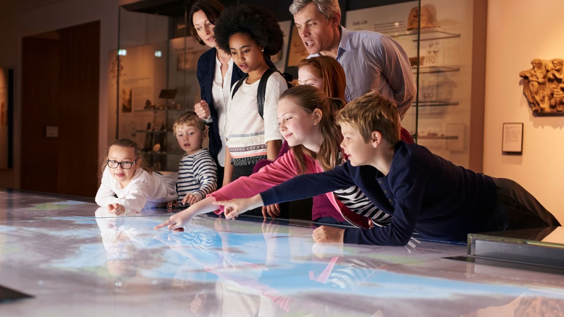 Kids looking at a map in the Museum near ReStays Ottawa