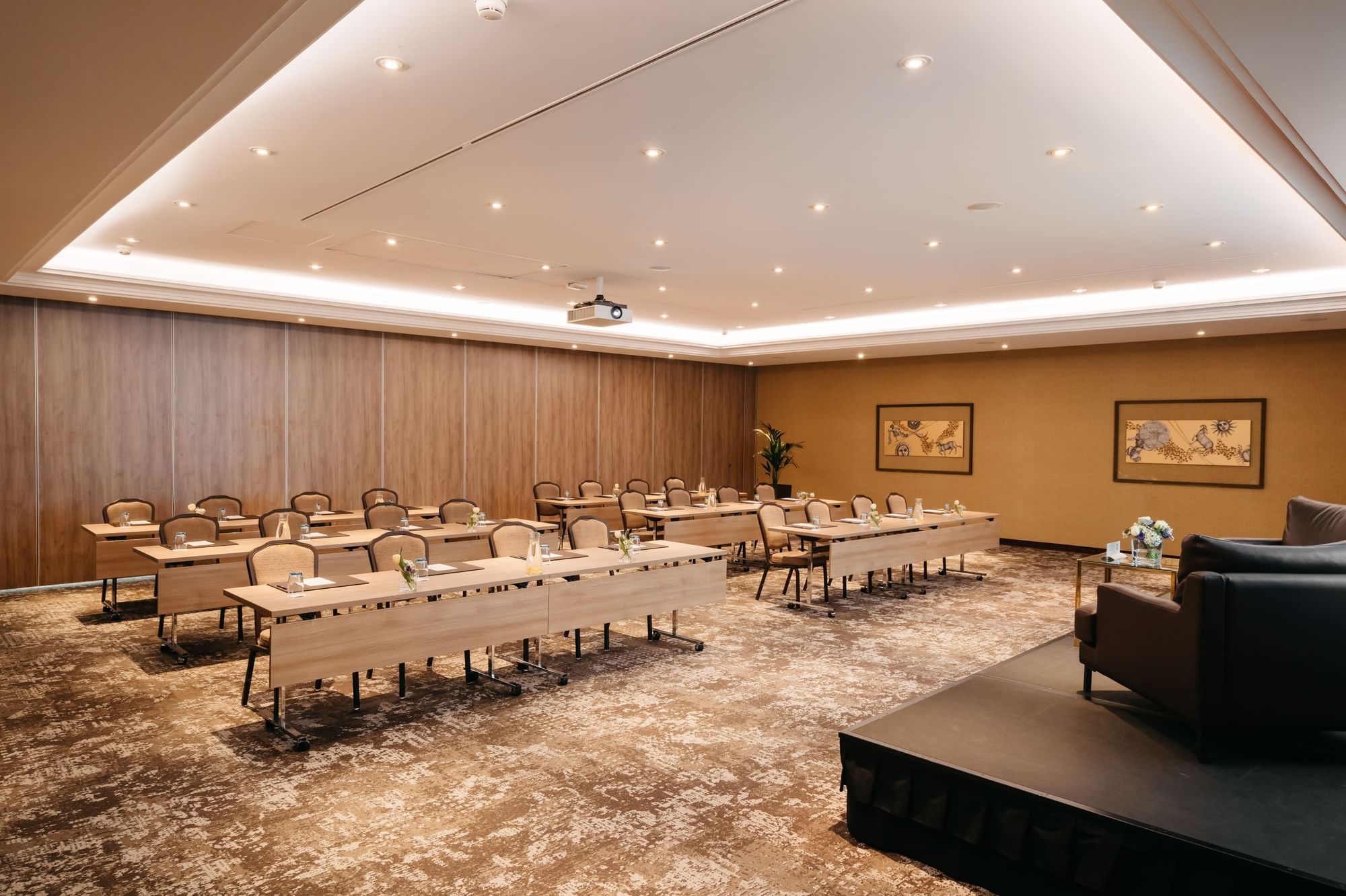 Classroom-type chair arrangement in Mont-Blanc + Jura at Warwick Geneva