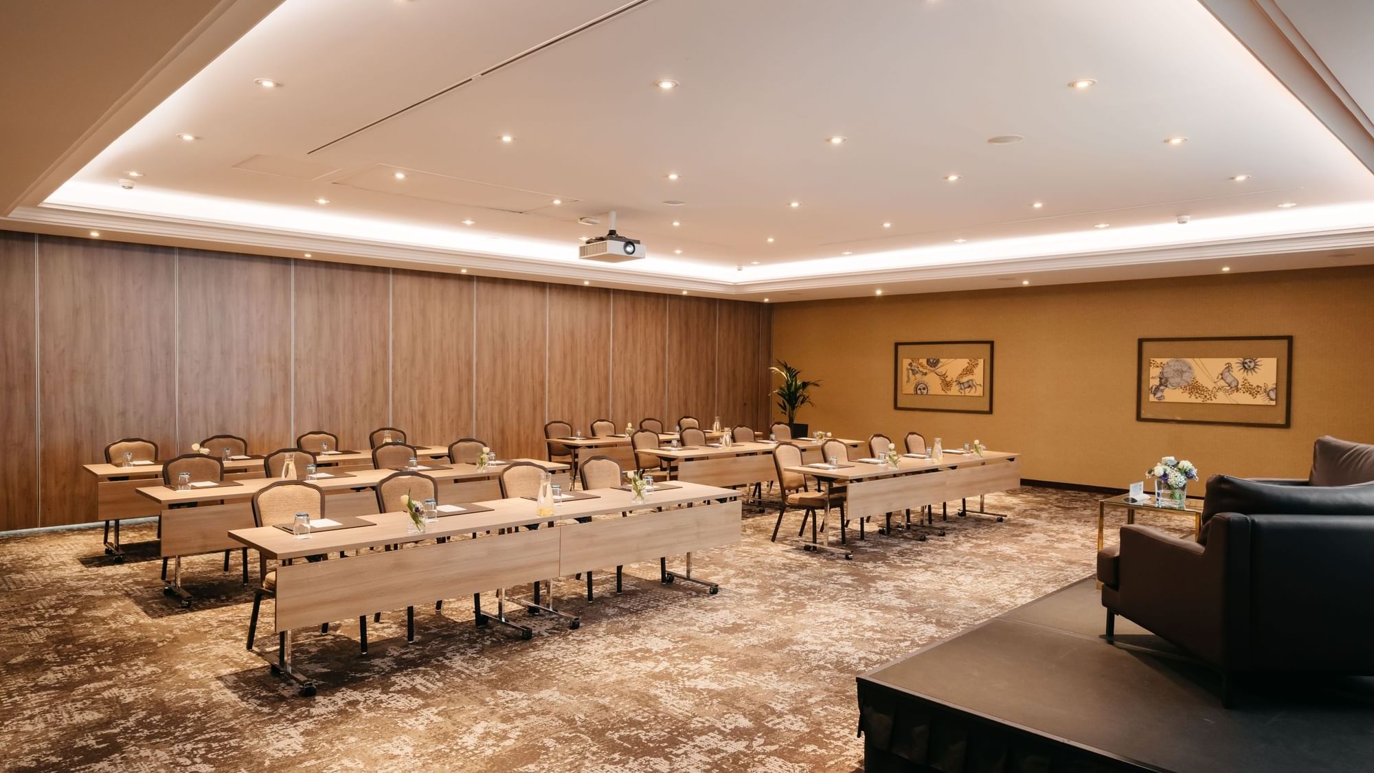 Classroom-type chair arrangement in Mont-Blanc + Jura at Warwick Geneva