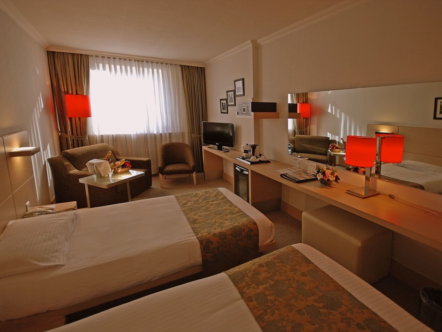 Bed room with a number of lamps at Eresin taxim premier.