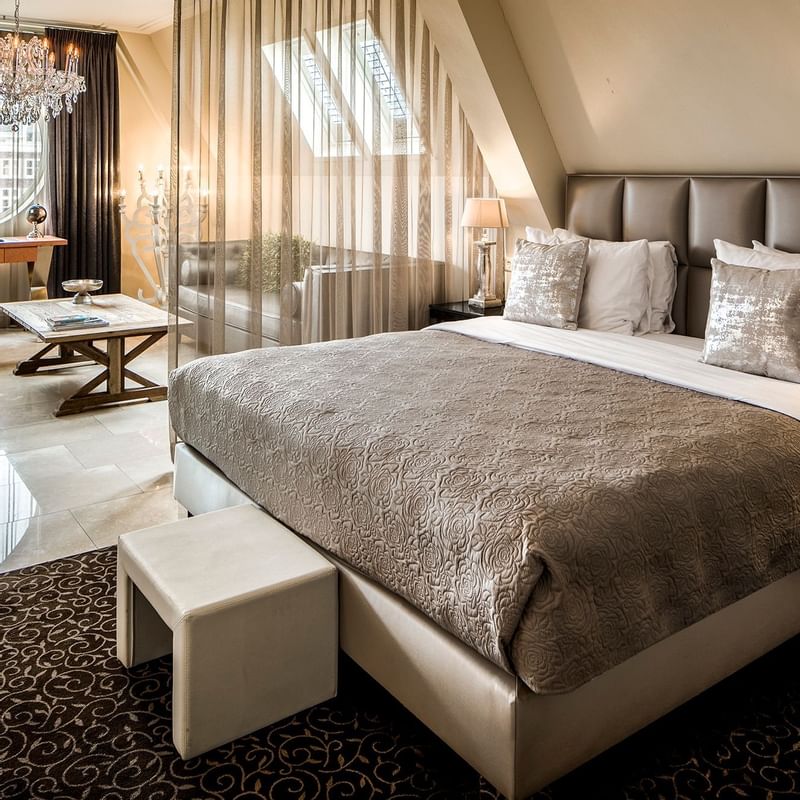 A Luxury Suite in Roc e Fiori with a king bed