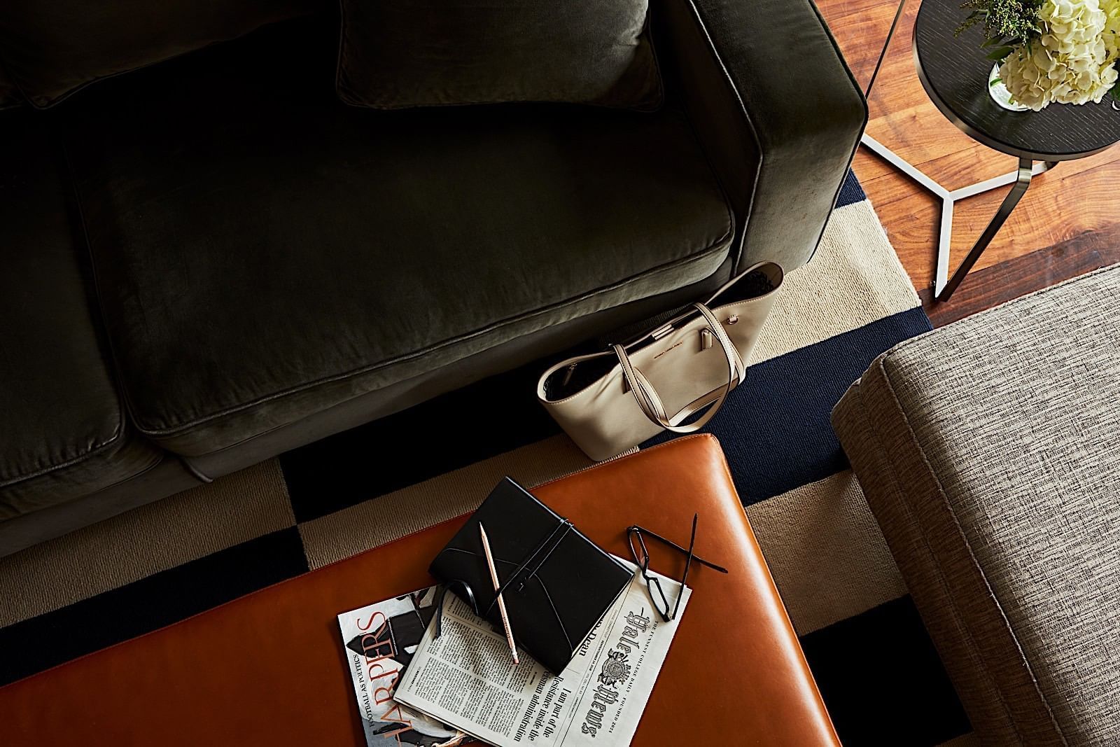 Living room with a sofa, a newspaper, and a handbag at The Study at Yale