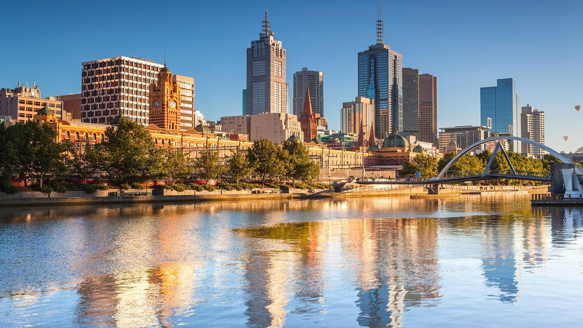 Distant view of the city by the lake near Melbourne Central