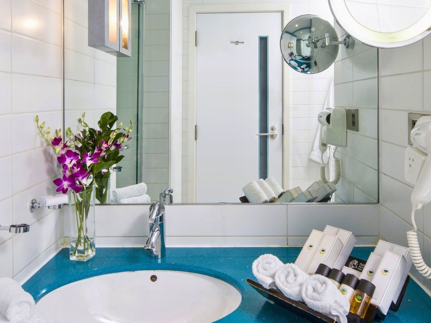 Bathroom counter top at Deluxe Room in Dubai International Hotel