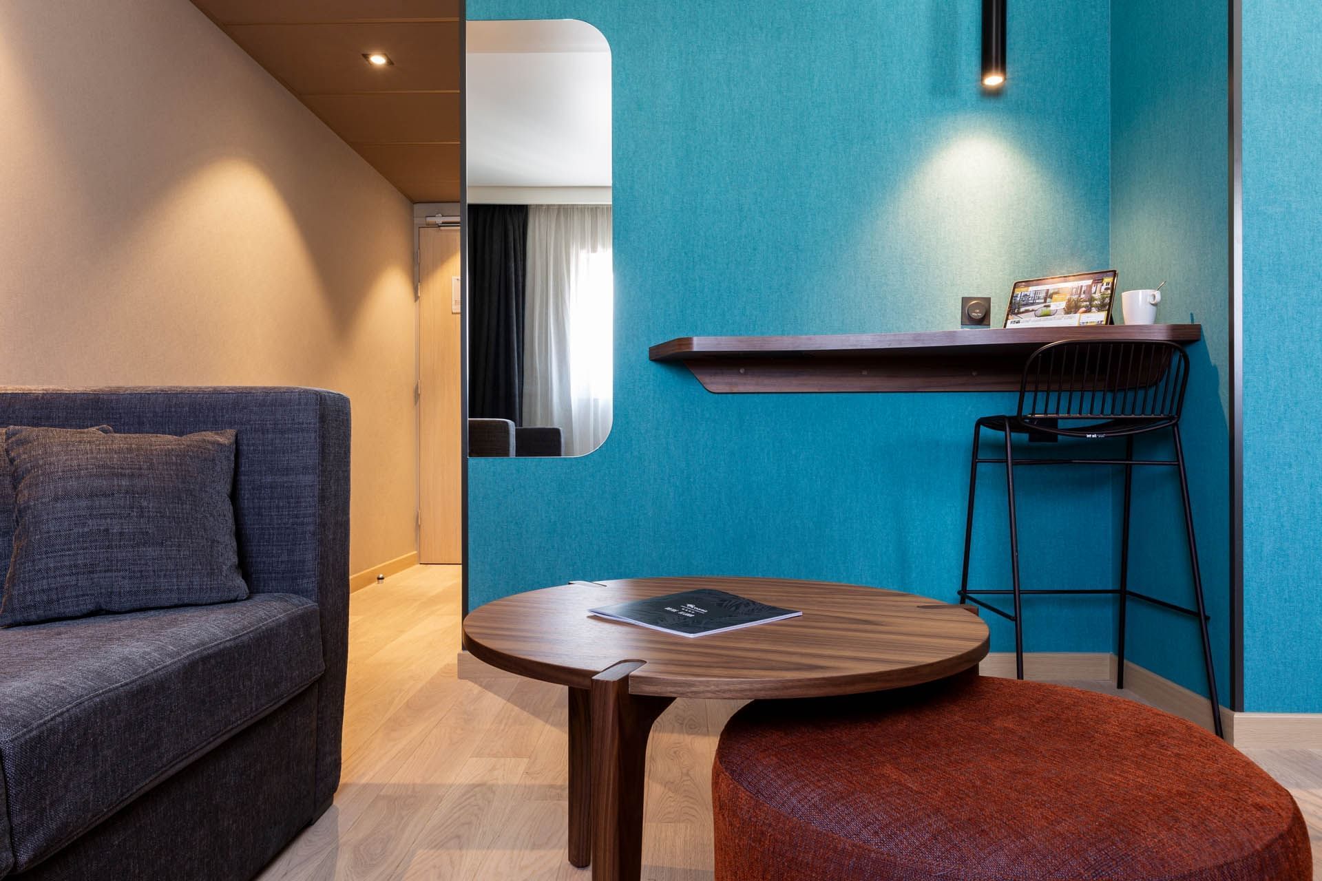 Canapé confortable dans le coin salon, Oceania Paris Porte de Versailles