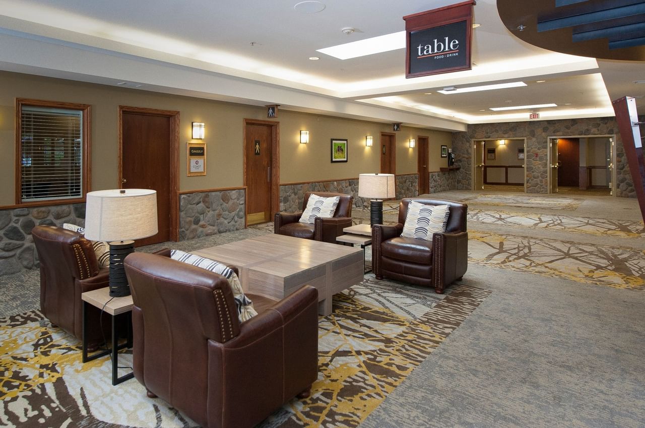 Coast Canmore Hotel & Conference Centre - Concourse Table