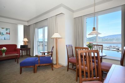 Living area in One Bedroom at Manteo Resort Waterfront