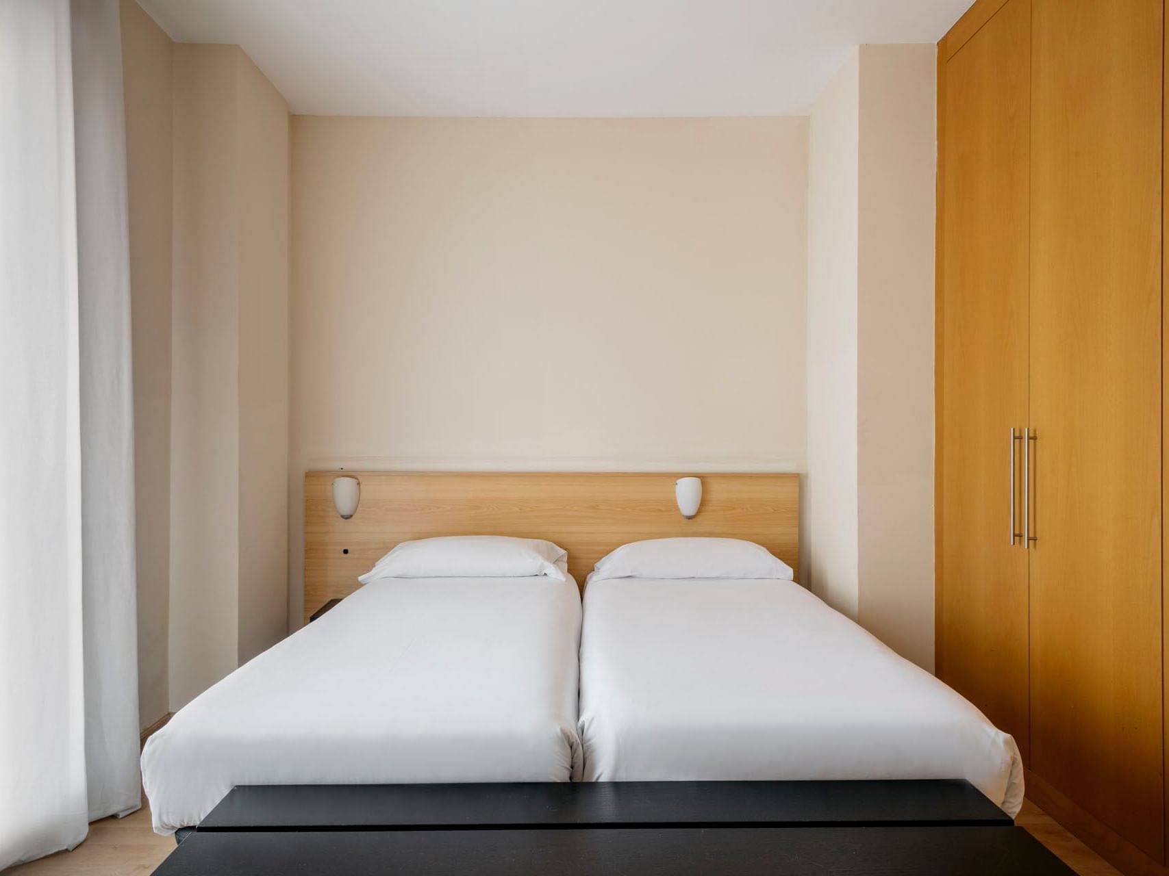 Bedroom arrangement in a room at Barcelona Apartment